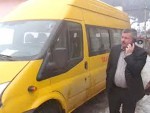 Primarul Tiudic la imbarcarea elevilor