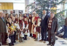 Peste 1.000 de colindători la Consiliul Judeţean