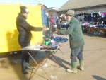 Şandor Varga cerşind în Piaţa agroalimentară pentru  un leuţ