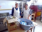 Bucataresele Tifrac si Kerekes in bucatarie