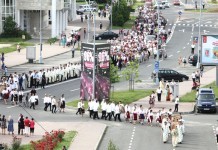 Sute de credincioşi băimăreni au dat mărturie de credinţă, „Spre Sfânta Treime”