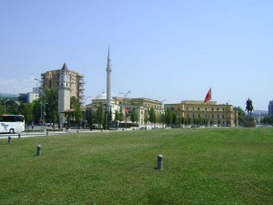 Tirana, Turnul cu ceas şi Moscheea