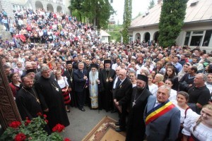 Sfânta-Liturghie-în-muntele-cel-Sfânt-al-Rohiei-2