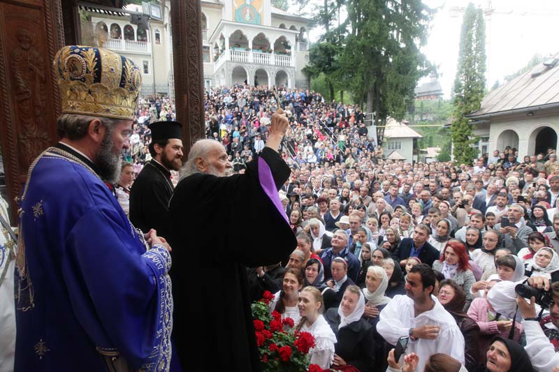 Sfânta-Liturghie-în-muntele-cel-Sfânt-al-Rohiei