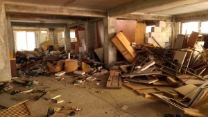 Interiorul imobilului în paragină