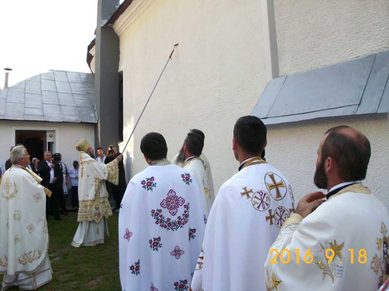 instantaneu-de-la-sfintireaa-bisericii