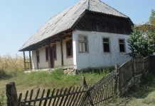 Casa şi pămîntul de la ţară