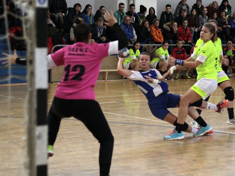 junioare-ii-primul-turneu-de-sala