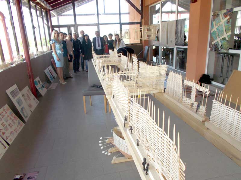 Aspect-de-la-vernisajul-Expozitieri