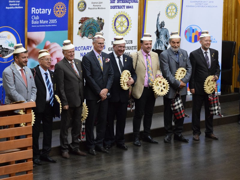 Ceremonia de rotaţie a preşedinţilor şi guvernatorului Rotary