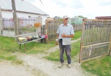 La 72 de ani, lucrează singur în 5 solarii!