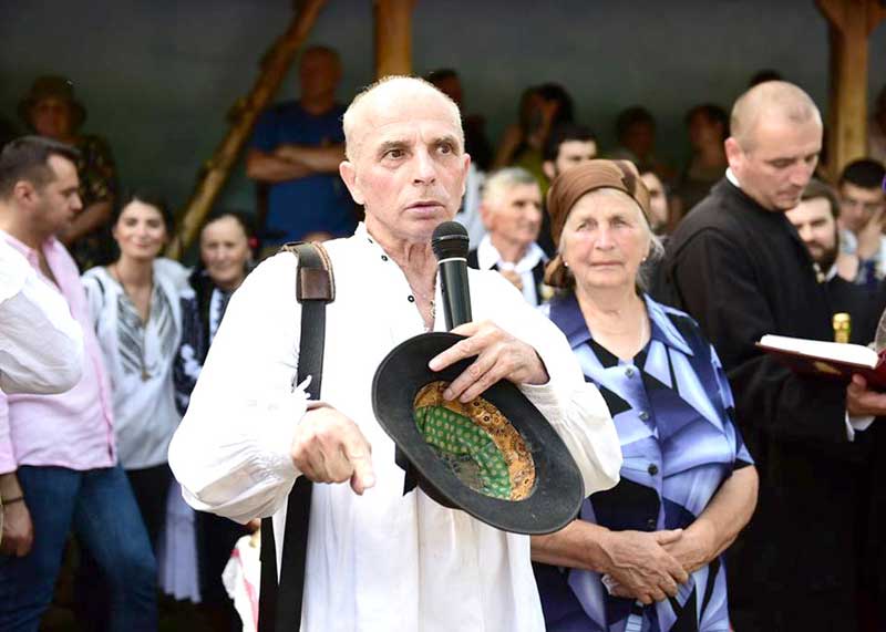 Grigore-Leşe-alături-de-mama-sa