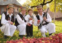 Ansamblul folcloric „Măgura” din Cerneşti