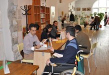 Mii de persoane cu dizabilităţi rămân fără loc de muncă