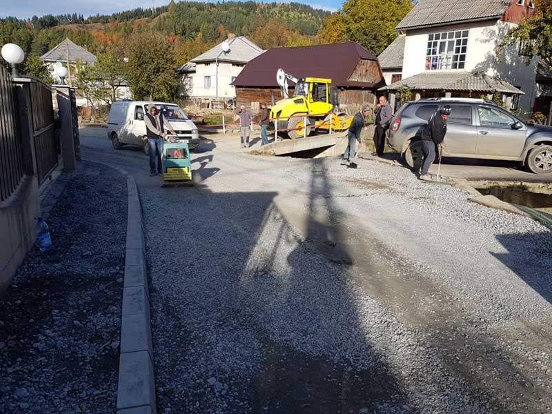 Lucrări de asfaltare pe străzile oraşului Lucrări de asfaltare pe străzile oraşului