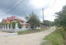 Investiţii din comuna Cerneşti Drum pietruit în satul Ciocotiş