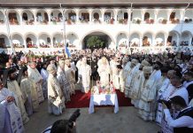 Preasfinţitul Părinte Iustin a slujit în sobor de Arhierei la târnosire şi hramul Mănăstirii Mihai Vodă din Turda
