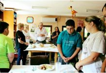 Tinerii cu dizabilităţi de la ASSOC n-au fost uitaţi