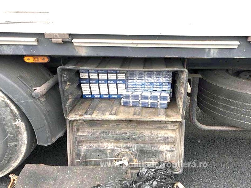 Peste 16.000 pachete cu ţigări confiscate la frontiera de nord