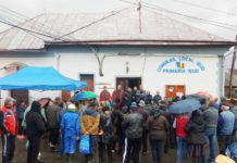 Ieri, în faţa Primăriei Ieud, gospodarii au fost informaţi despre pesta porcină
