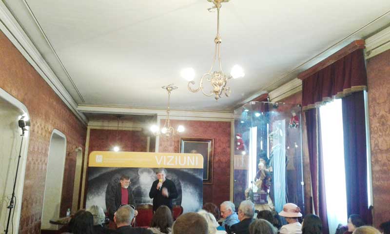 stanca2 Matei Vișniec şi Ion Caramitru, în foaierul Teatrului Naţional
