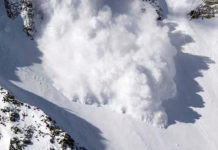 Se menţin avertizările de avalanşă pe traseele montane