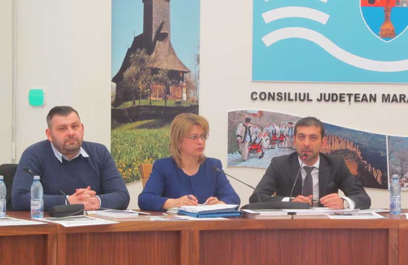 Vicepreşedinte CJ Maramureş - George Moldovan, secretarul CJ - Aurica Todoran şi preşedintele CJ - Gabriel Zetea Vicepreşedinte CJ Maramureş - George Moldovan, secretarul CJ - Aurica Todoran şi preşedintele CJ - Gabriel Zetea