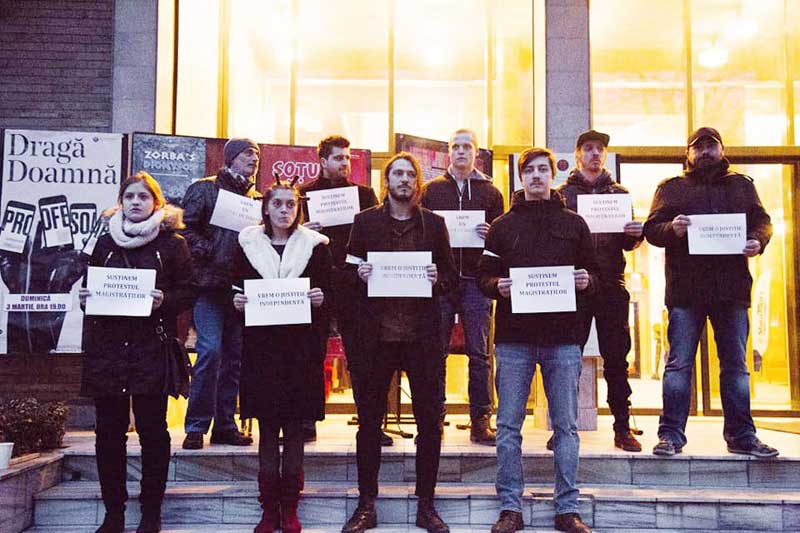 Protest-teatru
