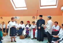 Senioarele de la Grupul de creaţie Caspev păstrează şi dăruiesc tainele ţesutului
