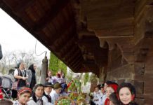 Pregătiri de Paști la biserica din Rogoz
