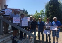 Foşti angajaţi ai IPEG Maramureş au protestat în faţa Casei Judeţene de Pensii