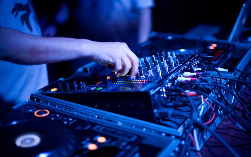 disc-jockey