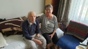 Simeon Mărieş alături de fiica sa Lucia, cu care locuieşte