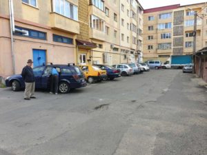Asfalt vechi de zeci de ani în zona bd. Decebal