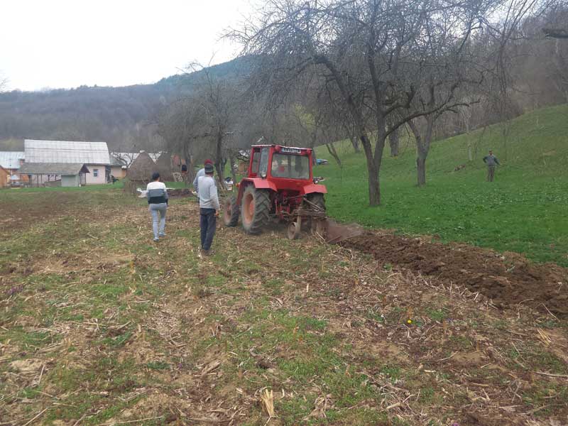 tractor-pe-camp