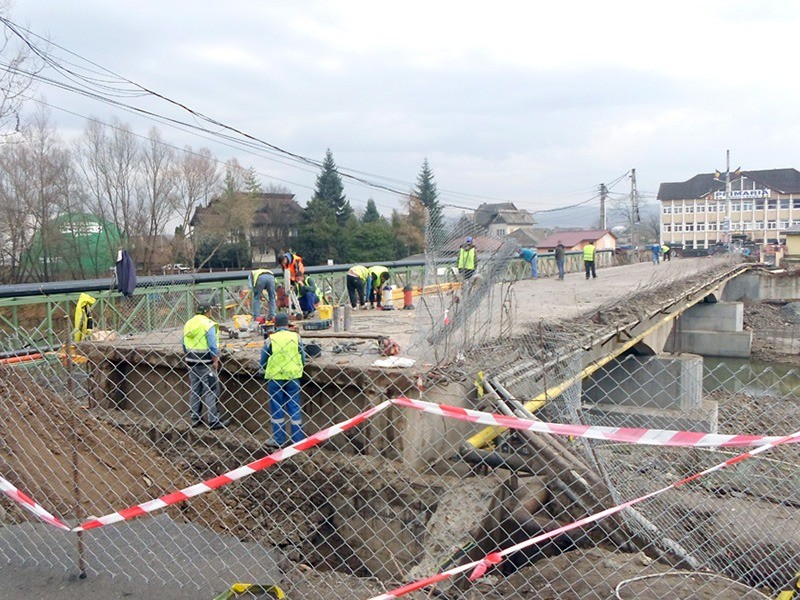 Lucrari ce se executa pe podul de peste riul Lapus