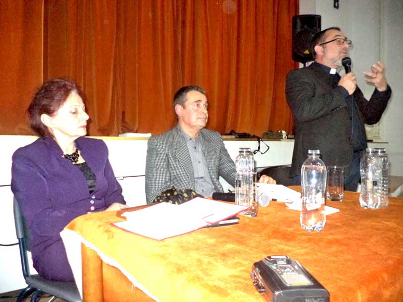 Prof-dr.-Terezia-Filip,-petul-Podea-şi-editorul-Hodiş