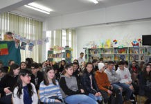 Prezentare despre siguranța online a tinerilor la Colegiul „Nenițescu”
