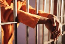 Bărbați depuși în penitenciar