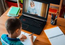 La cerere, elevii vor primi laptopuri sau tablete de la Ministerul Educației