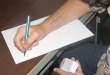 La proba scrisă a definitivatului, un candidat – eliminat pentru tentativă de fraudă