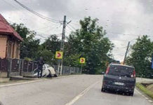Mașină răsturnată în șanț în Lăpușel