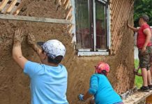 Atelier de vară inedit la Firiza • 12 copii au învățat cum se restaurează o casă veche