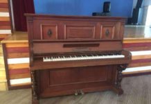 În Borșa • Pian donat Centrului Cultural
