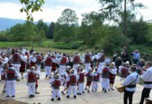Sâmbătă, 12 septembrie, la Desești • Clacă în sat, sau tabără de lucru Coconii Deseştiului