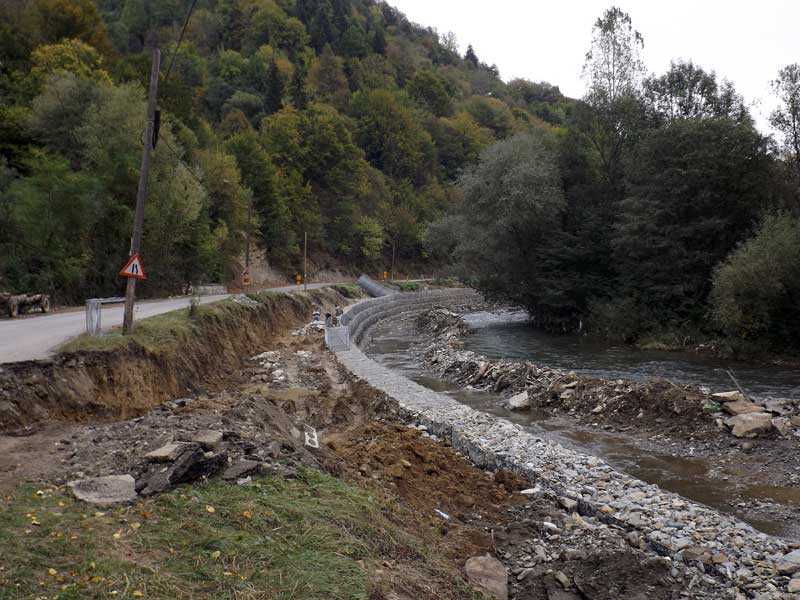 gabioane-rau-Ruscova