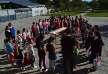 Caritas Maramureș va sprijini sute de copii săraci din Baia Mare și Sighet