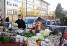 În Baia Mare • Trei hale agroalimentare au fost închise Familia de legumicultori Miclăuș din Borlești