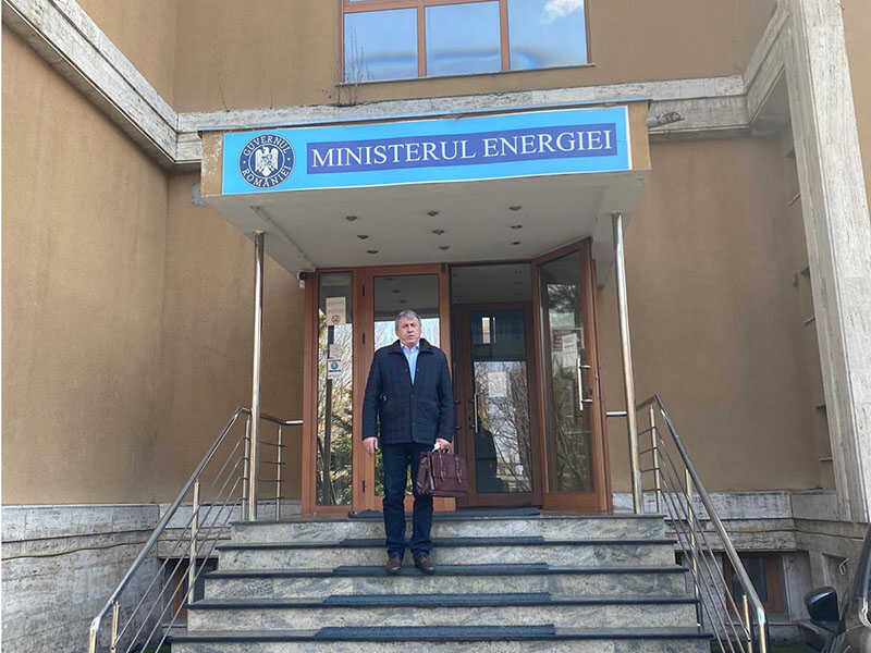 primar mires la minister