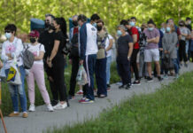 Persoanele peste 16 ani și străinii cu drept de ședere în România se pot vaccina fără programare